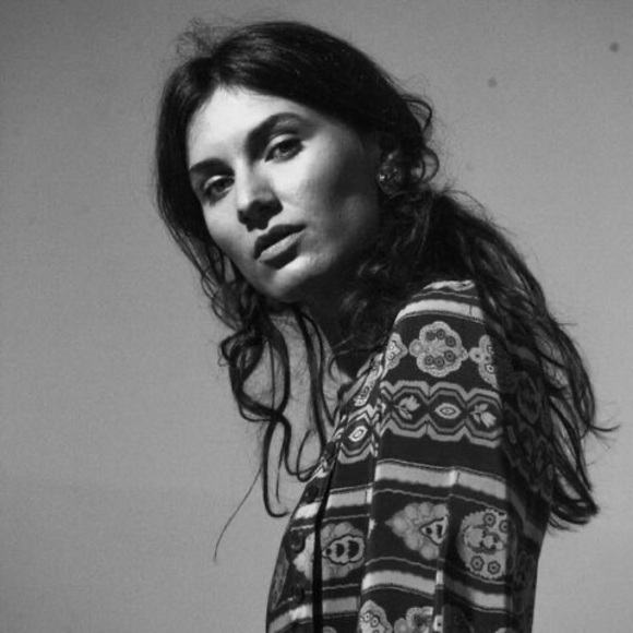 Meet your Posher, Esther - Picture 1 of 1